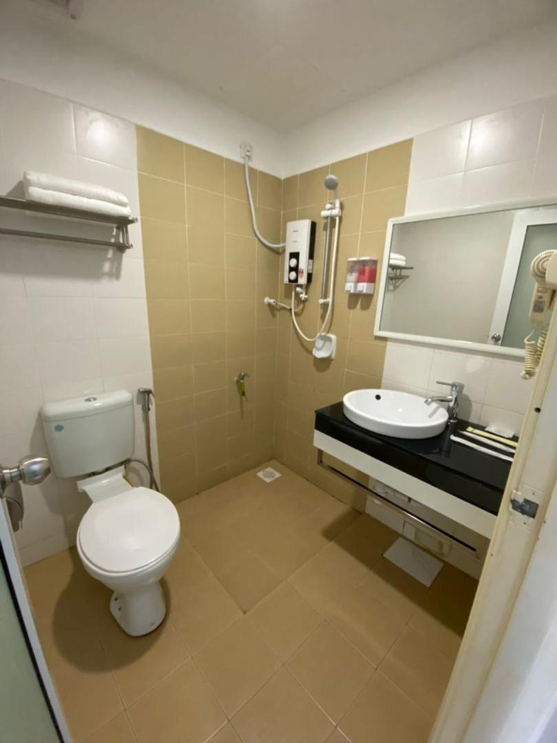 Havona Hotel - Taman Tropika Kulai Eksteriør bilde